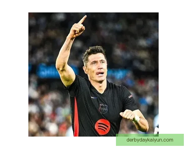 波兰前锋莱万多夫斯基百球里程碑状态稳健，继续领衔进攻线