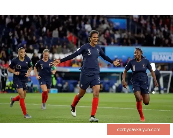 范戴克世界后卫排名持续提升，状态回暖引发关注